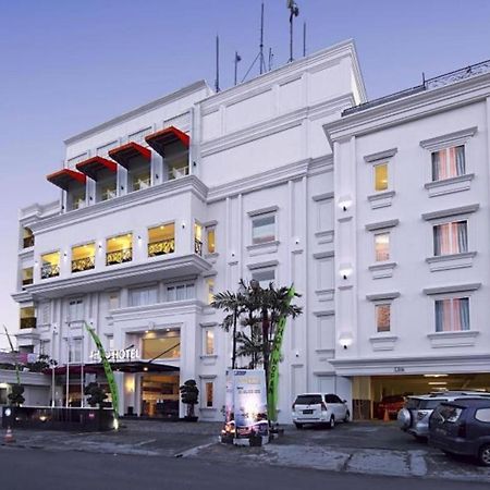 Hw Hotel Padang Экстерьер фото