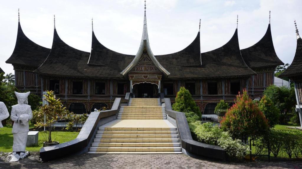 Hw Hotel Padang Экстерьер фото