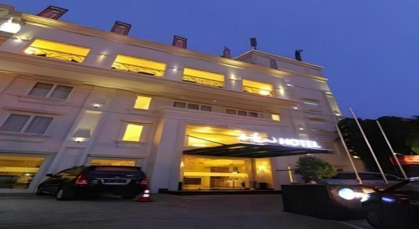 Hw Hotel Padang Экстерьер фото