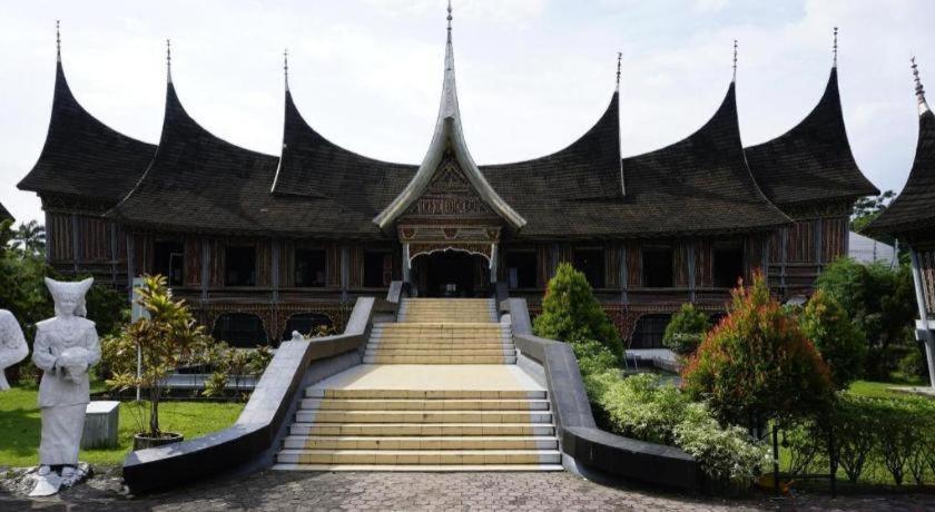 Hw Hotel Padang Экстерьер фото