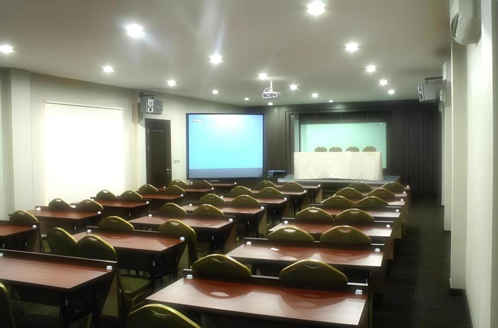 Hw Hotel Padang Экстерьер фото