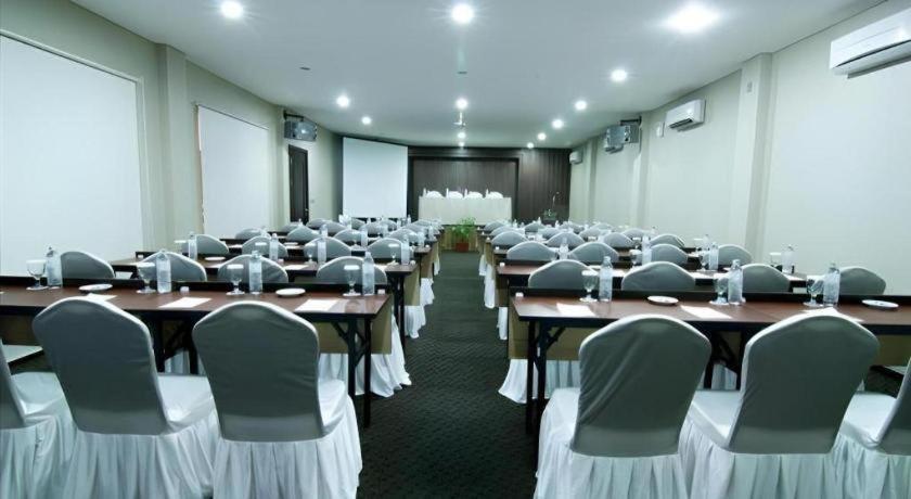 Hw Hotel Padang Экстерьер фото